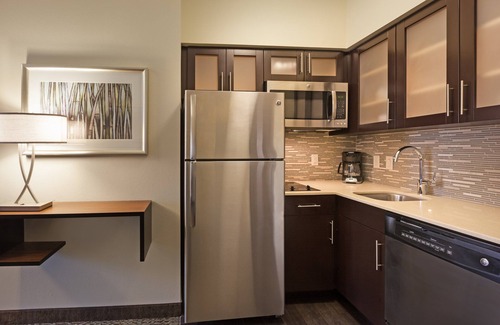 Spring Branch West Apartamento | Estudio en el corredor energético de Houston | Desayuno gratis + Centro de negocios las 24 horas