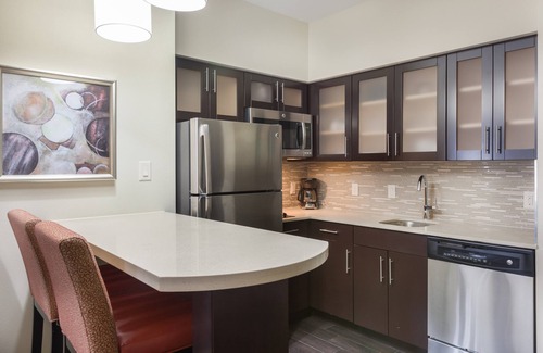 Spring Branch West Apartamento | Estudio en el corredor energético de Houston | Desayuno gratis + Centro de negocios las 24 horas