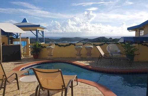 Altona Casa | Studio in St. Thomas Sunset Gardens Guesthouse