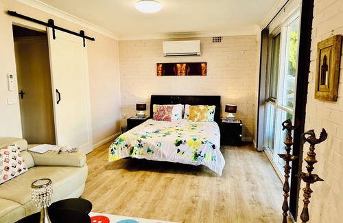 Turramurra Apartamento | Studio in Turramurra,quiet & leafy.Walk to rail,public transportation and shops.