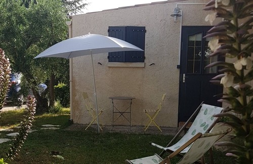 Les Angles Apartamento | Estudio en villa con jardín y piscina.