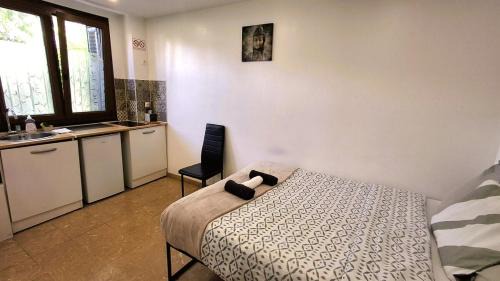 Neuilly-sur-Marne Apartamento | Studio indépendant et bien équipé avec véranda commune