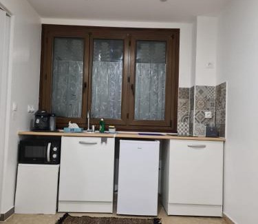 Neuilly-sur-Marne Apartamento | Studio indépendant et bien équipé avec véranda commune