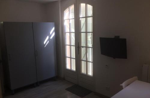 Pertuis Apartamento | Studio indépendant en RDC de villa, parking
