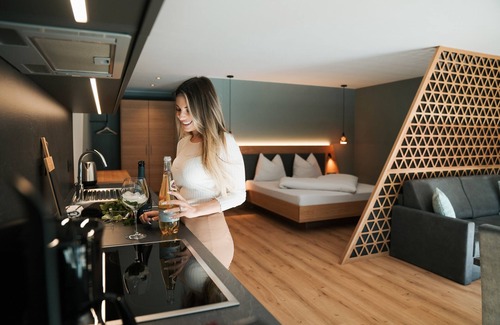 Saltusio Apartamento | Apartamento estudio 'Garden Lodge Exclusive Two' con vistas a la montaña, terraza privada y Wi-Fi