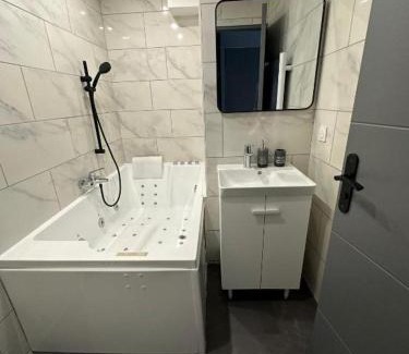 Les Angles Apartamento | STUDIO JACCUZZI A 2 Min dAvignon