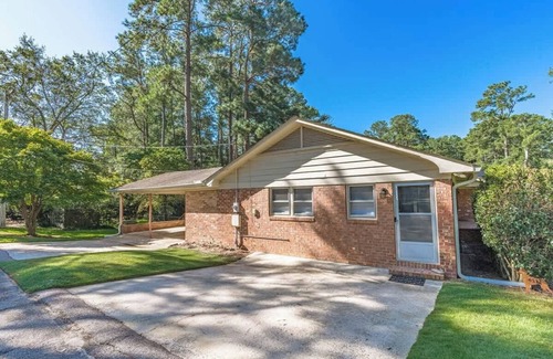 Forest Acres Casa | Studio, King, Fast Wi-Fi, Ring Camera, Smart TV