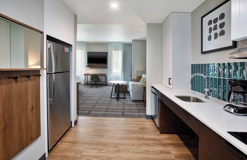 Crystal Springs Apartamento | 1 Bedroom Hotel Suite in Grand Rapids with AC, WiFi, Fitness Room and Breakfast