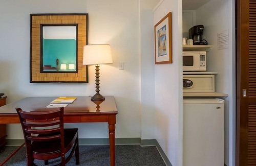 Ala Moana Casa | Studio King with Kitchenette Room at Pagoda Hotel