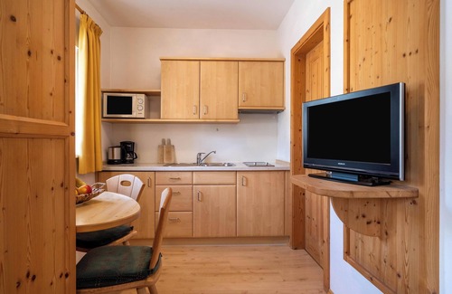 Nalles Apartamento | Estudio "Kreuzwegerhof Nals Blaub" con vistas a la montaña, piscina, Wi-Fi y jardín