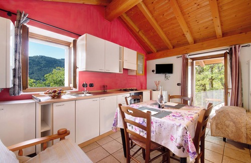 Dosso del Liro Apartamento | Estudio 'La Fonte Di Mariella' con vistas a la montaña, zona de bienestar y Wi-Fi