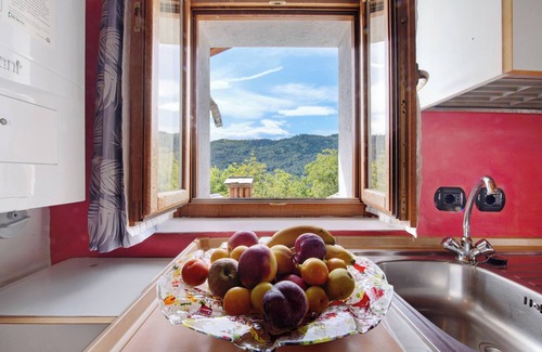 Dosso del Liro Apartamento | Estudio 'La Fonte Di Mariella' con vistas a la montaña, zona de bienestar y Wi-Fi