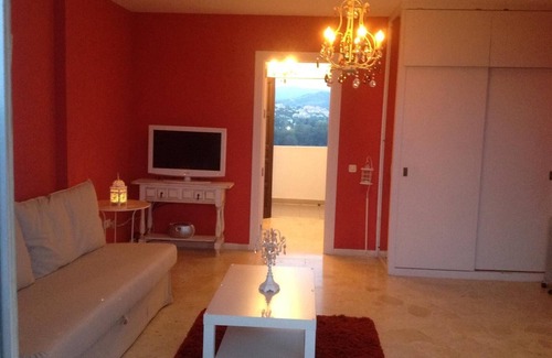 Urbanizacion Marbessa Apartamento | Estudio La Perla con vistas al mar y a la montaña, piscina compartida, balcón y Wi-Fi