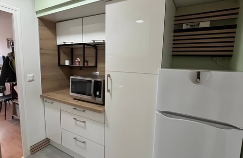 Saint-Etienne-en-Devoluy Apartamento | Studio 'Le 28' with Mountain View, Balcony and Wi-Fi