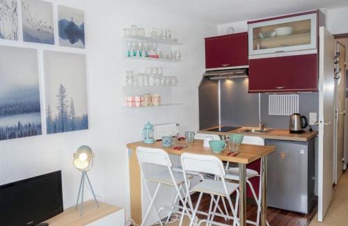 Demi-Quartier Apartamento | Studio Le Sapin by Interhome