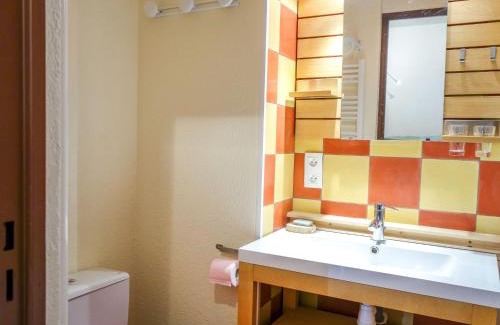 Demi-Quartier Apartamento | Studio Le Sapin by Interhome