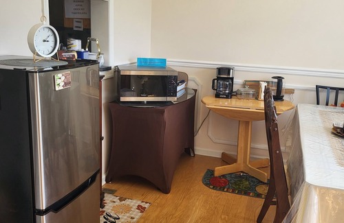 Palmer Casa | Mariott's Look-a-Like Master Bed & Bath/Own Full Kitchenette/Med Refridgerator