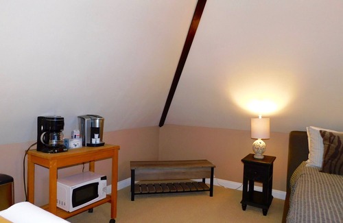 Temecula Apartamento | Studio Loft Apartment en Wine Country! Disfrute de un retiro privado para dos a cuatro!