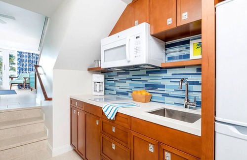 Flag Hill Apartamento | Studio Loft Condo, Sleeps 4, Mini Kitchen, Limetree Beach Resort, St. Thomas!