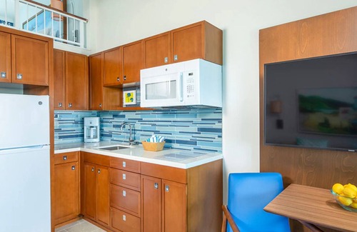 Flag Hill Apartamento | Studio Loft Condo, Sleeps 4, Mini Kitchen, Limetree Beach Resort, St. Thomas!