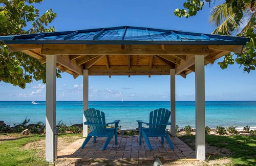 Flag Hill Apartamento | Studio Loft Condo, Sleeps 4, Mini Kitchen, Limetree Beach Resort, St. Thomas!