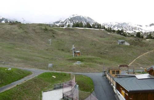 Plagne Villages Apartamento | Studio lumineux à Plagne Villages, balcon, proche pistes et commerces - FR-1-351-64