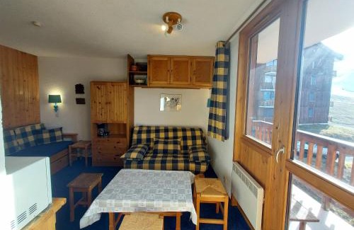 Plagne Villages Apartamento | Studio lumineux à Plagne Villages, balcon, proche pistes et commerces - FR-1-351-64