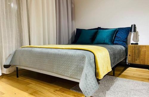 Gliwice Apartamento | Studio Mango w/Patio & Parking