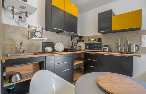 Le Beausset Apartamento | Studio "Marrakech" Private Jacuzzi