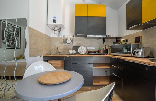 Le Beausset Apartamento | Studio "Marrakech" Private Jacuzzi