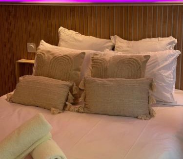 Ecusson Apartamento | Studio MBS 2- Cosy, Tramway, Wifi, Parking, Equipé