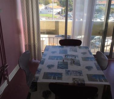 Balaruc-les-Bains Apartamento | Studio meublé 28m2 vue côté Balaruc centre et massif de la Gardiole
