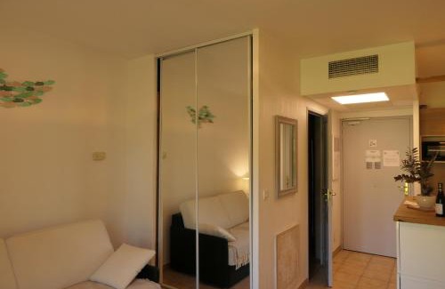Mouans-Sartoux Apartamento | Studio meublé face au golf