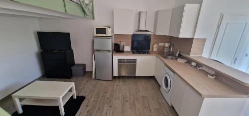 Cuges-les-Pins Apartamento | Studio moderne à Cuges-les-Pins - 27 m² avec jardin privé