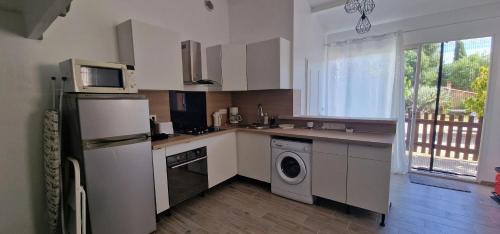 Cuges-les-Pins Apartamento | Studio moderne à Cuges-les-Pins - 27 m² avec jardin privé