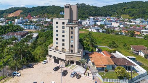 Santa Terezinha Apartamento | Studio Moderno c/Piscina e Garagem