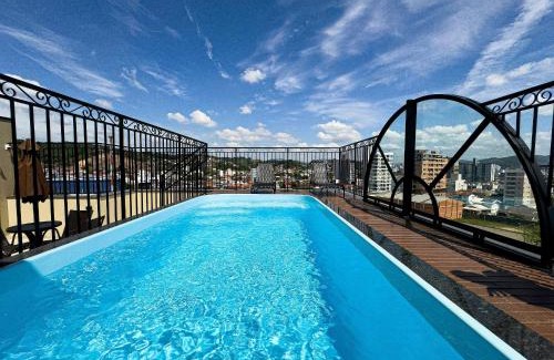 Santa Terezinha Apartamento | Studio Moderno c/Piscina e Garagem