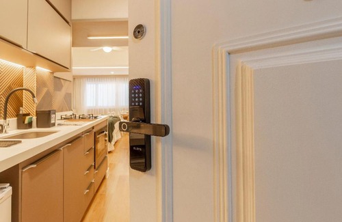 Leme Apartamento | Studio Moderno e Aconchegante para Casal no Leme