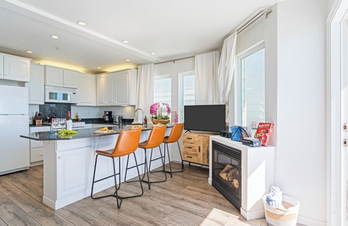 Cayucos Casa | Studio Near Cayucos Pier | King Bed + Full Kitchen + Communal Firepit Lounge