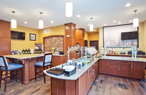 Sweetbriar Apartamento | Estudio accesible cerca del centro de Austin | Piscina climatizada al aire libre + centro de negocios las 24 horas