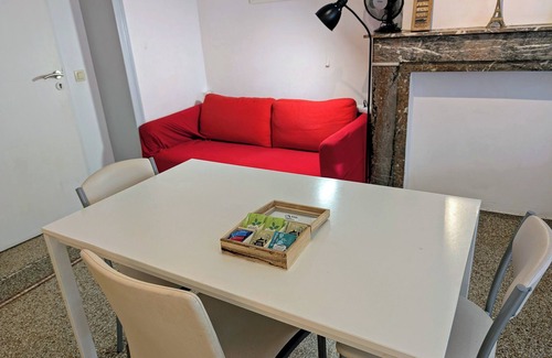 Etterbeek Apartamento | Convenient studio in Montgomery near supermarkets and public transports