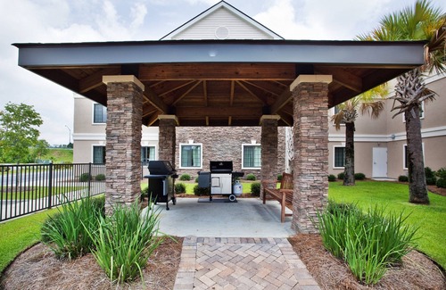 Eden Apartamento | Estudio cerca del aeropuerto de Savannah | Acceso a la piscina estacional + desayuno gratis