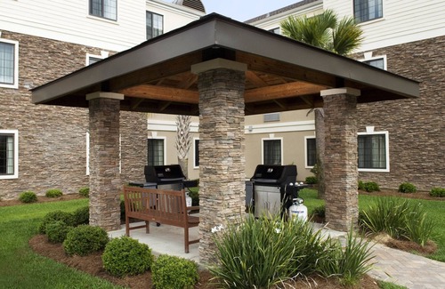 Eden Apartamento | Estudio cerca del aeropuerto de Savannah | Acceso a la piscina estacional + desayuno gratis