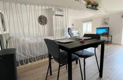 Blaye Apartamento | Studio neuf lumineux climatisé
