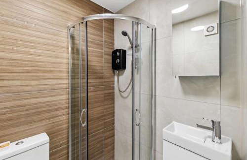 Upper Edmonton Apartamento | Studio next North Mid Hospital & Hotspur Stadium