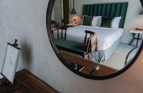 Laksmana Hotel | Studio O - 2 Floor Studio, Central Seminyak Walk to Beach