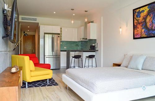 Luis Donaldo Colosio Casa | Studio on 5th, PVT Balcony, Oceanview Roof Pool
