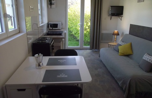Roz-sur-Couesnon Apartamento | Studio on land "Countryside at the foot of MT ST MICHEL"
