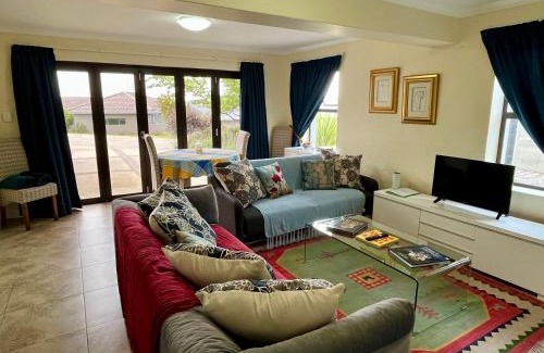 Grahamstown Apartamento | Studio on the Hill with Inverter & Water tanks