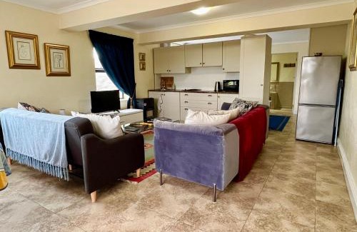 Grahamstown Apartamento | Studio on the Hill with Inverter & Water tanks